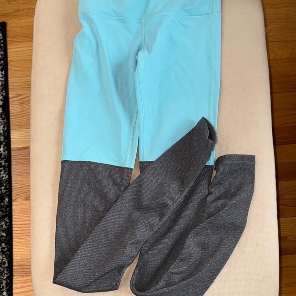 ALO Women’s Aqua and Gray Leggings